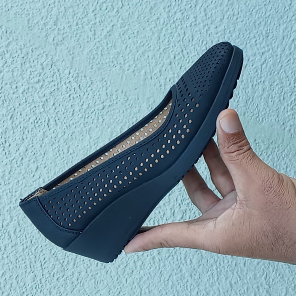 Naturalizer Comfort "BECKY" (N5) Black Slip-On Vented Wedge Heels